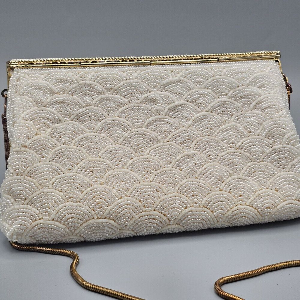 White Beaded Shell Crossbody Bag - Picture 4 of 9